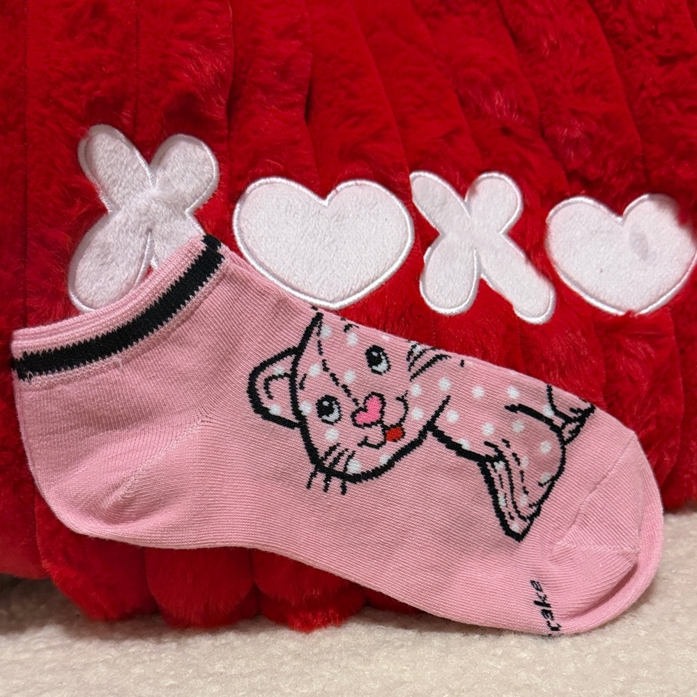 NWOT Strawberry Shortcake Pink Cat Graphic Socks